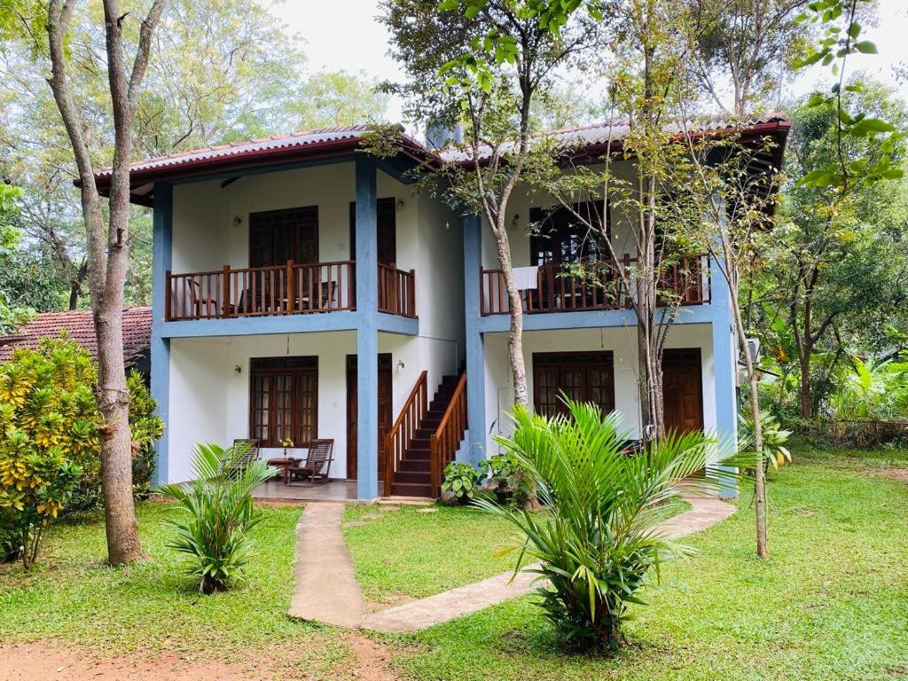 Isanka Lion Lodge Сигирия Экстерьер фото