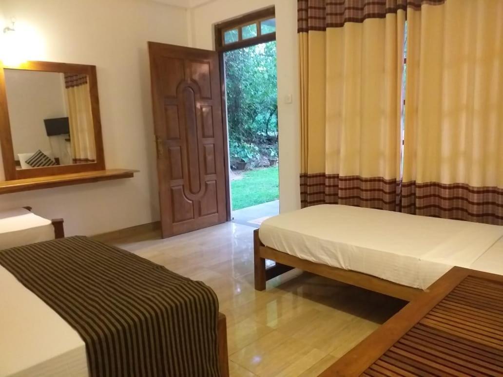 Isanka Lion Lodge Сигирия Экстерьер фото