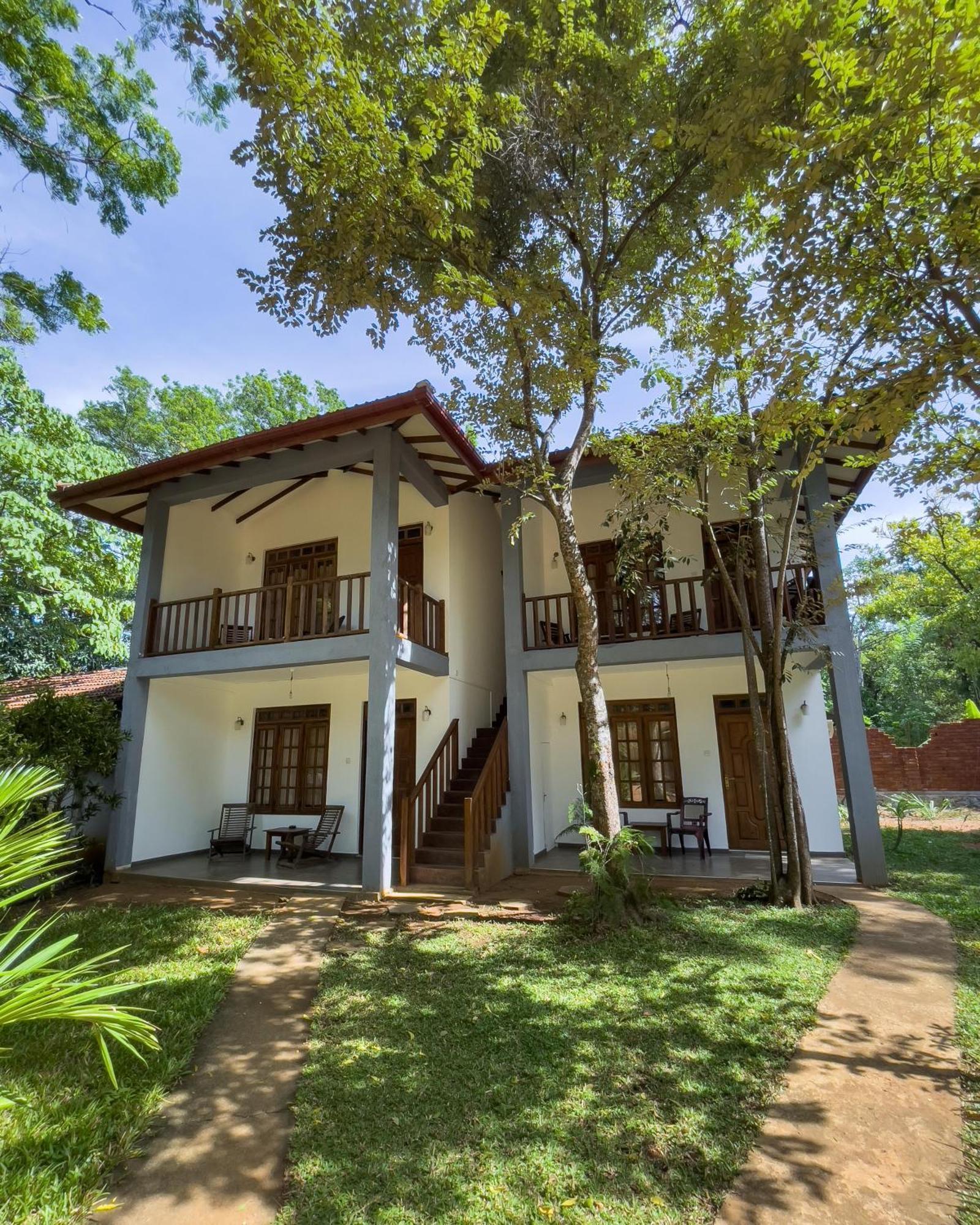 Isanka Lion Lodge Сигирия Экстерьер фото