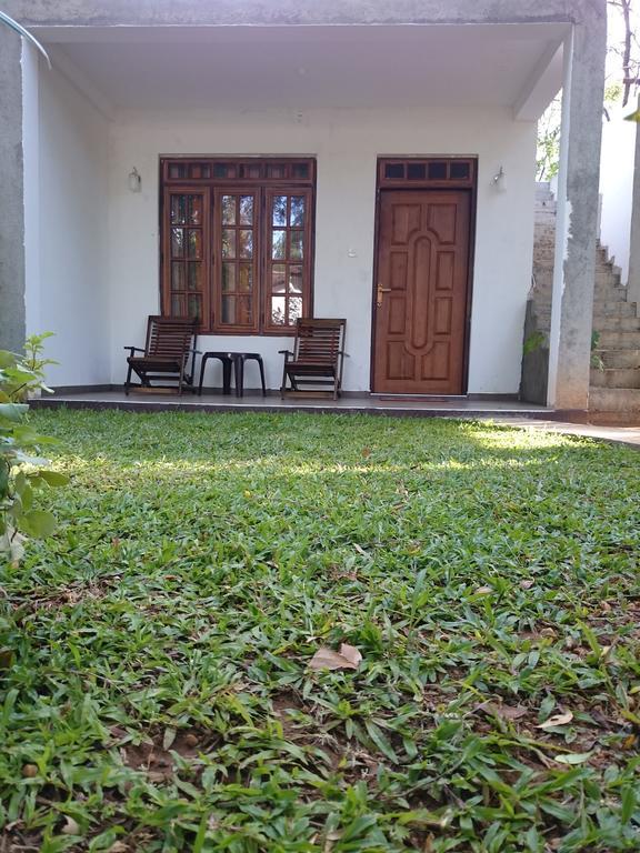 Isanka Lion Lodge Сигирия Экстерьер фото